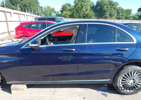 2015 Mercedes-Benz C 300 4Matic/Luxury 4Matic/Sport 4Matic из США, поврежденный, VIN 55SWF4KB2FU027644